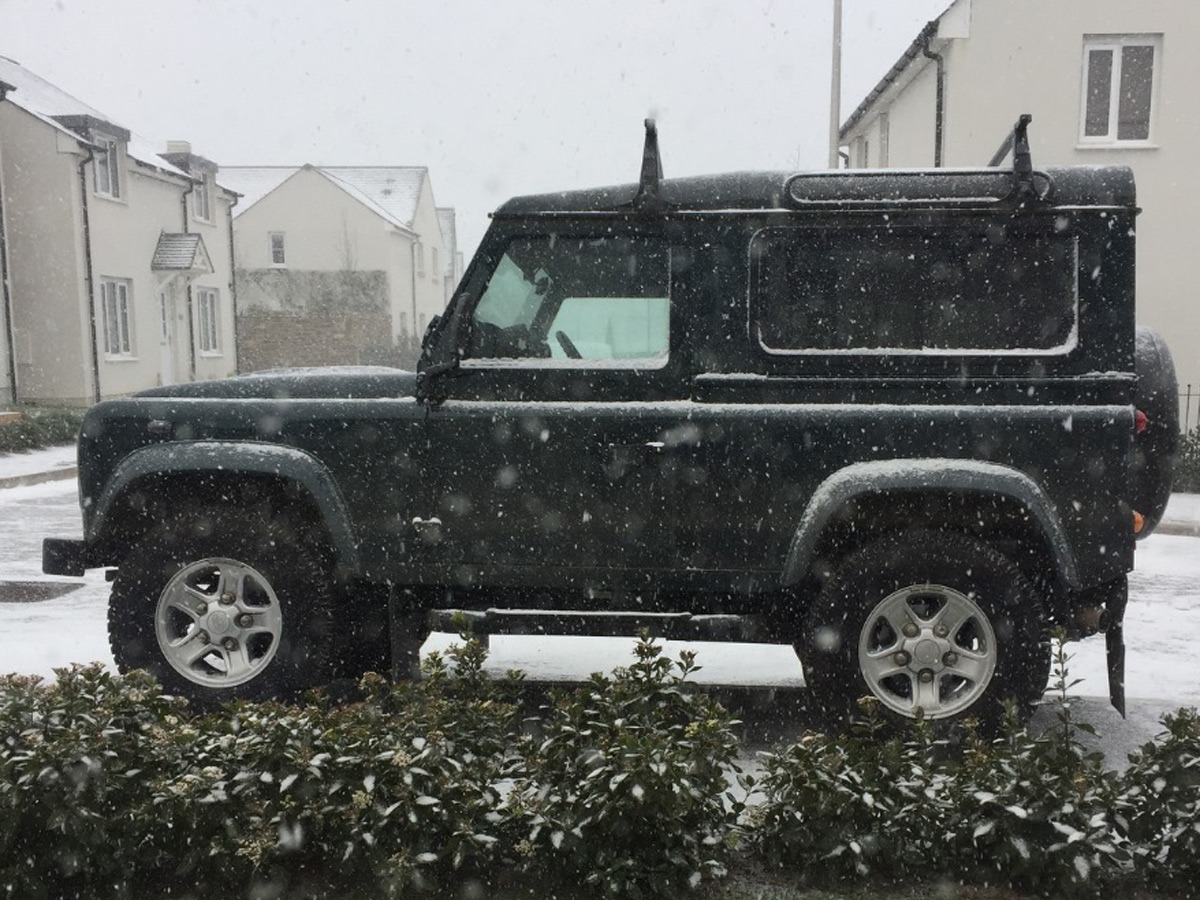 2015 Land Rover Defender 90 Image 2