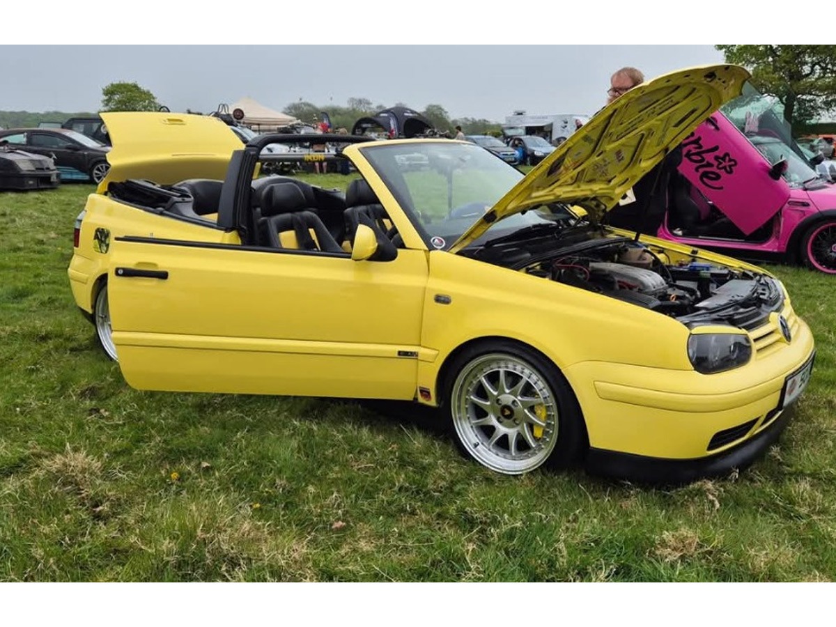 2001 Volkswagen Golf Image 1