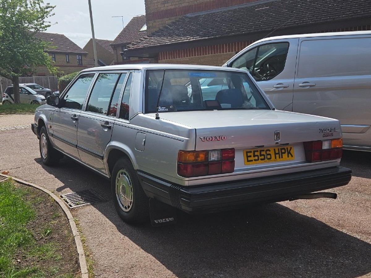 1988 Volvo 740 Image 4
