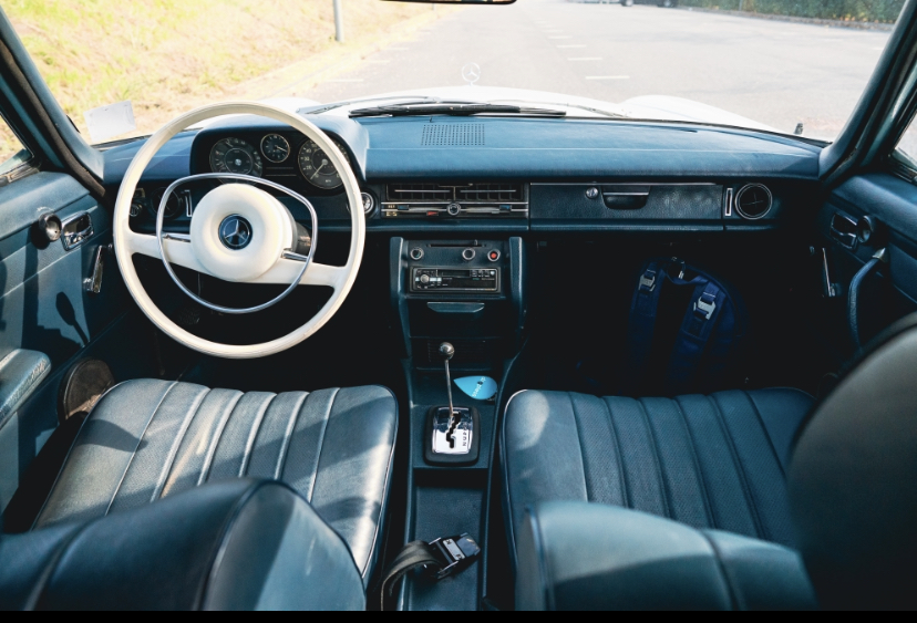 1970 Mercedes-Benz 230 Image 3