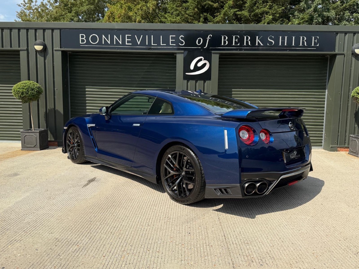 2017 Nissan GT-R Image 4
