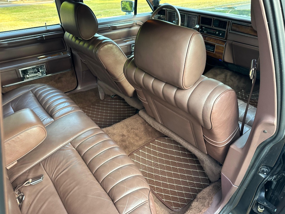 1989 Lincoln Town Car Image 6