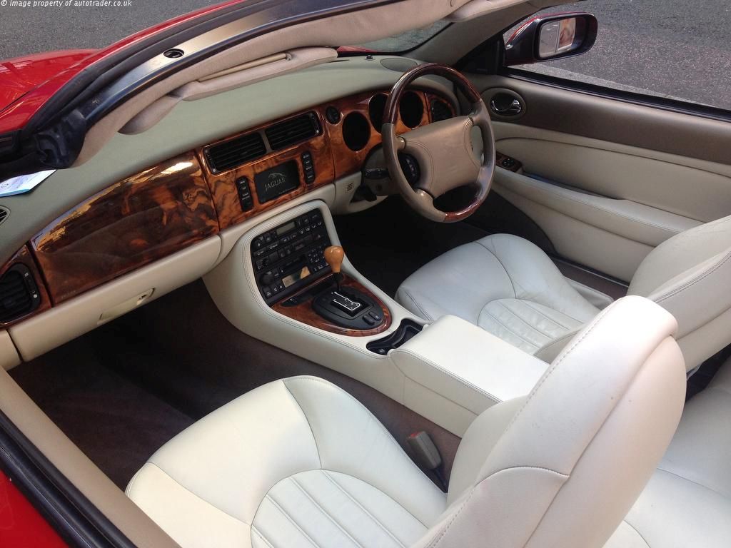 2000 Jaguar XKR Image 7