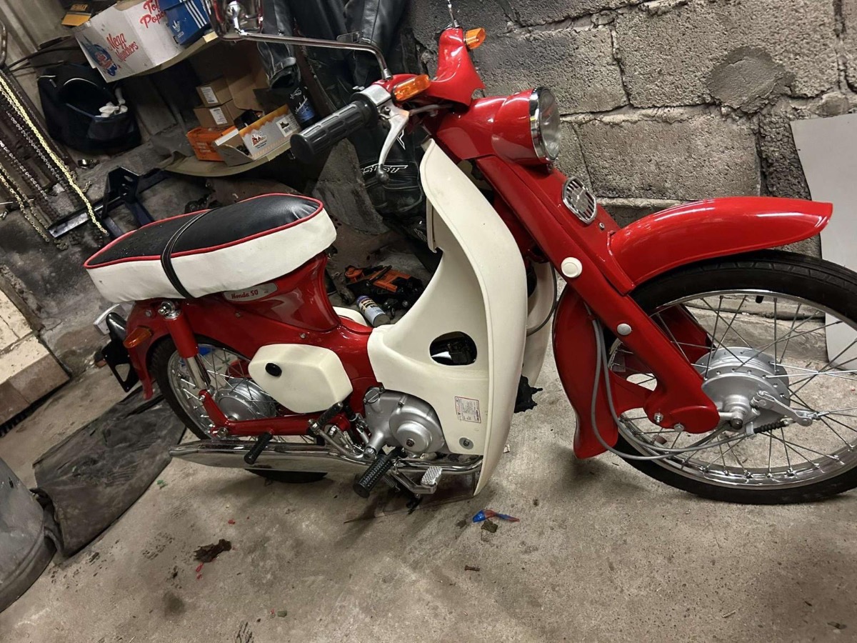 1973 Honda C50 Image 2