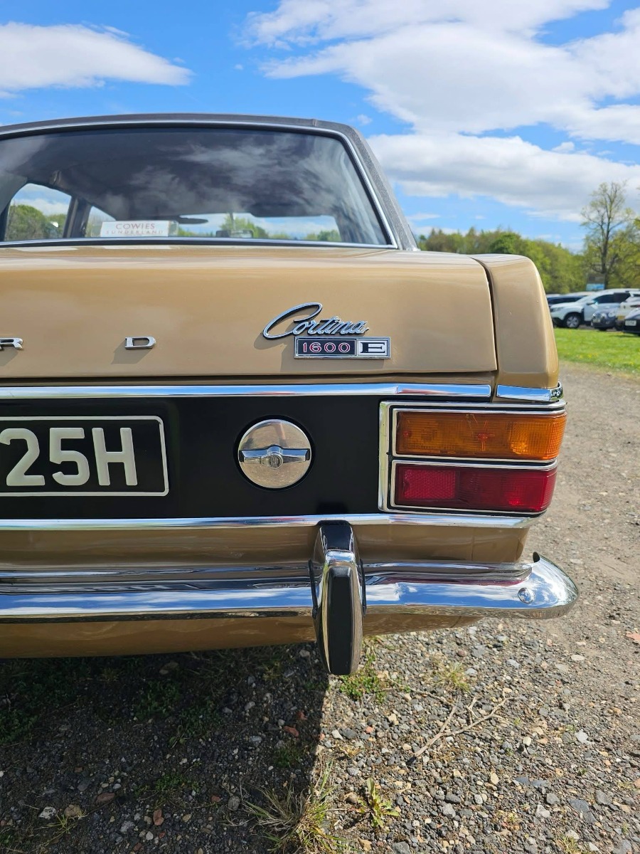 1969 Ford Cortina Image 6