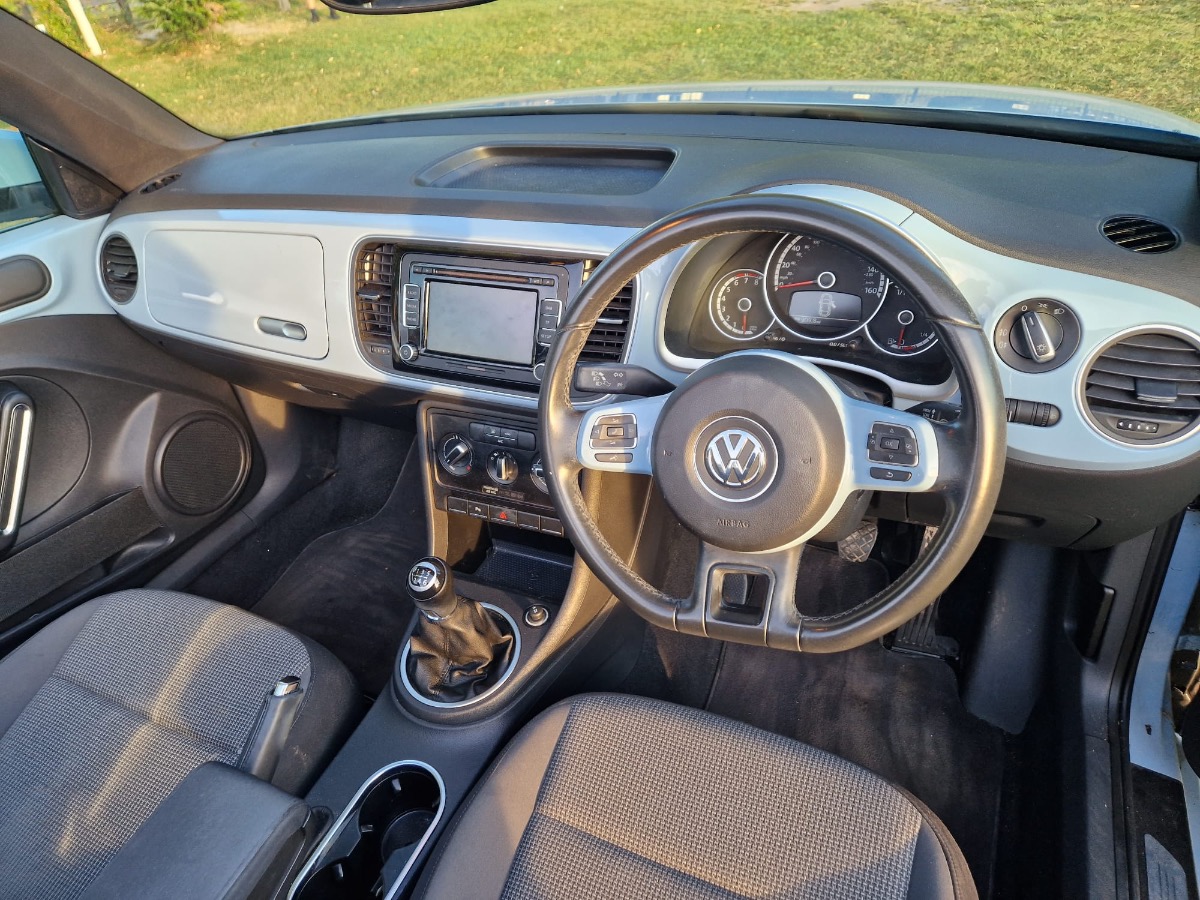 2014 Volkswagen Beetle Image 19