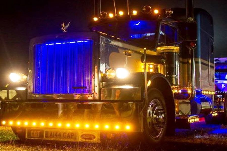 1984 Peterbilt 359 Image 2