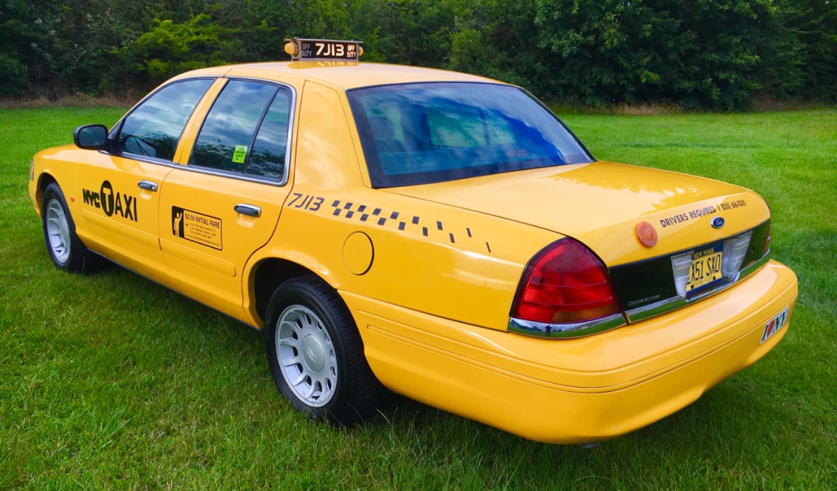 2001 Ford Crown Victoria Image 12