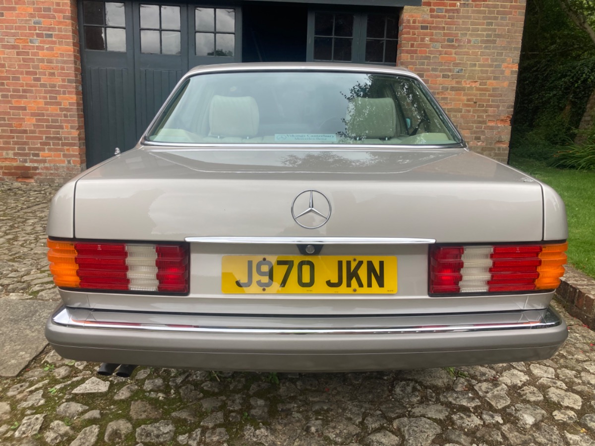 1992 Mercedes-Benz 300SE Image 2