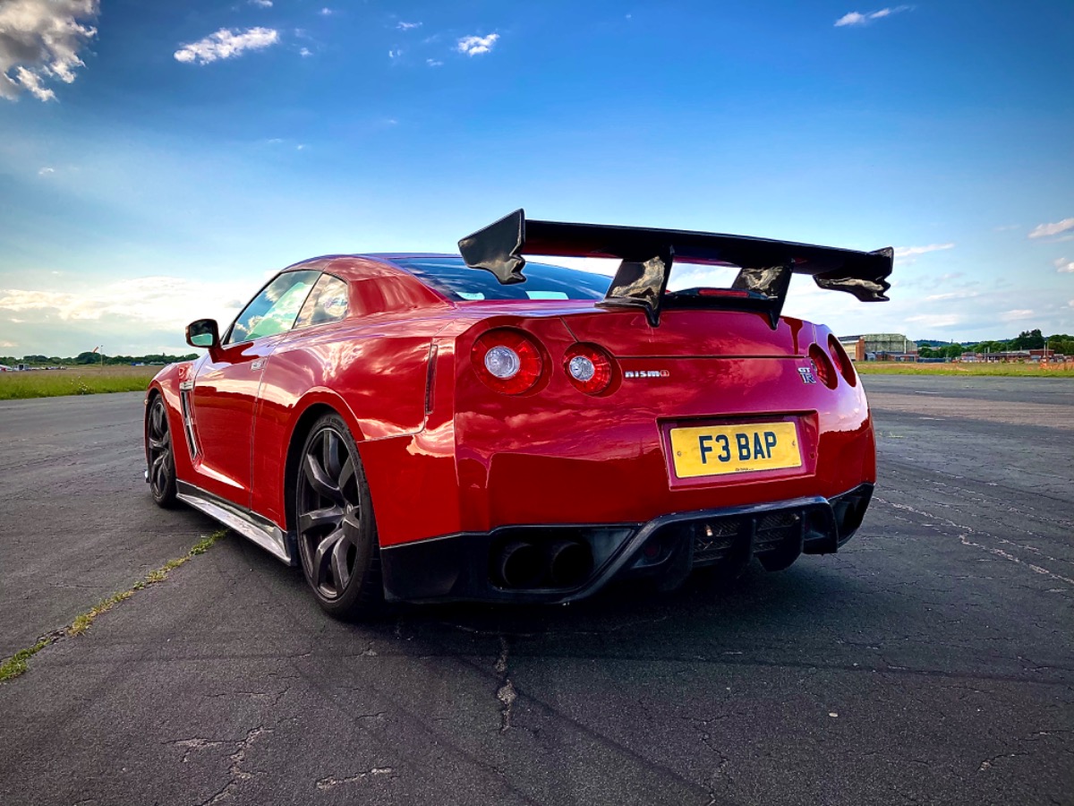 2010 Nissan GT-R Image 3