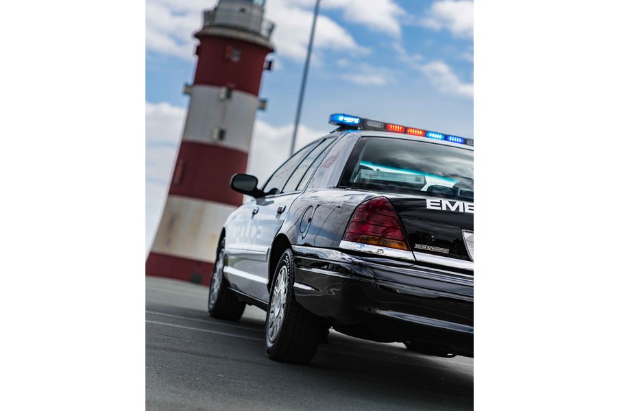 2004 Ford Crown Victoria Image 2