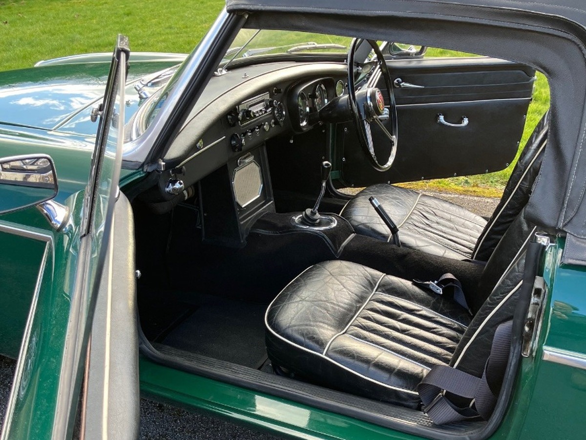 1965 MG B Image 6
