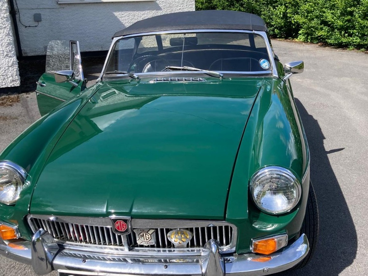 1965 MG B Image 3