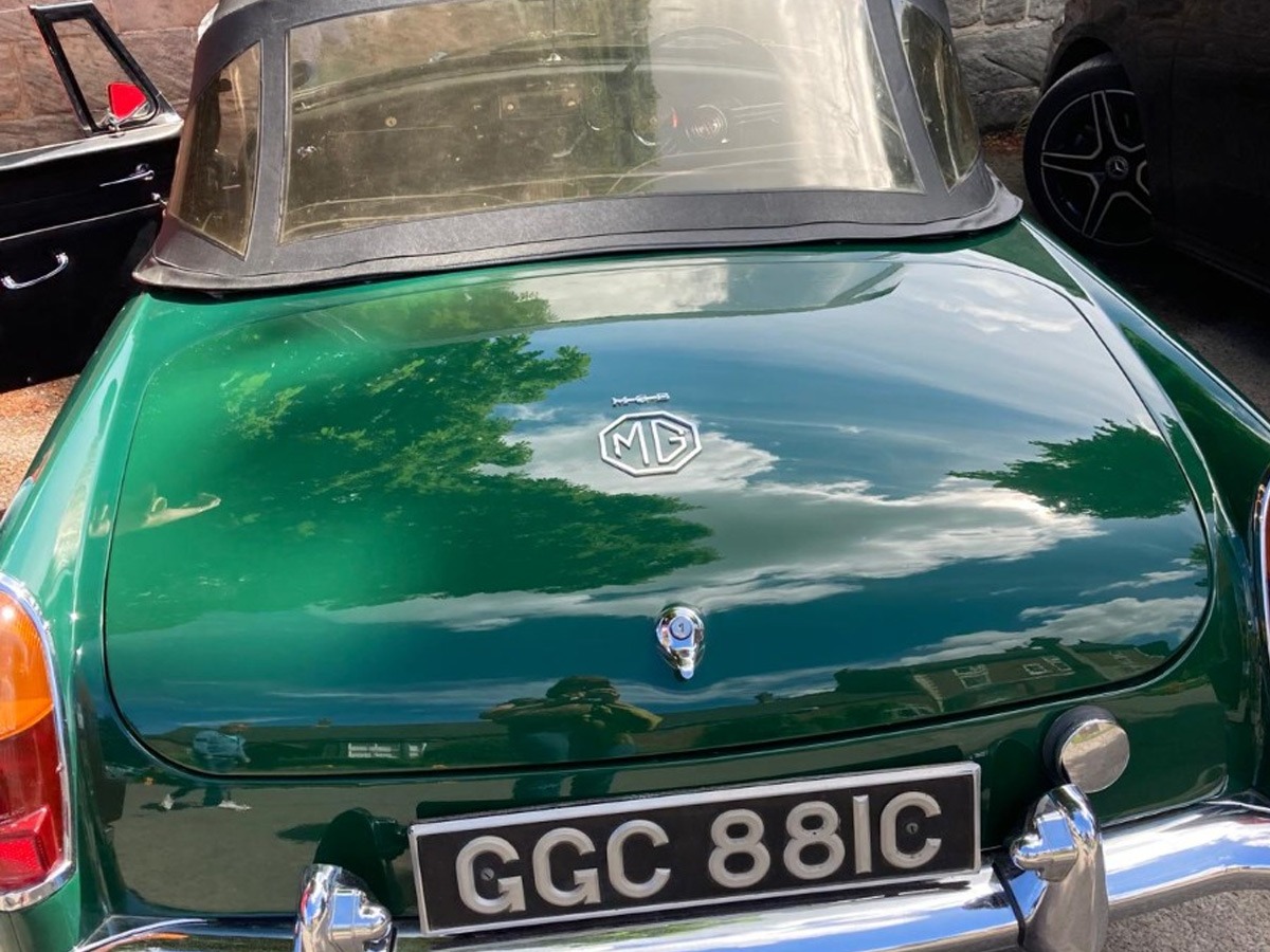 1965 MG B Image 4