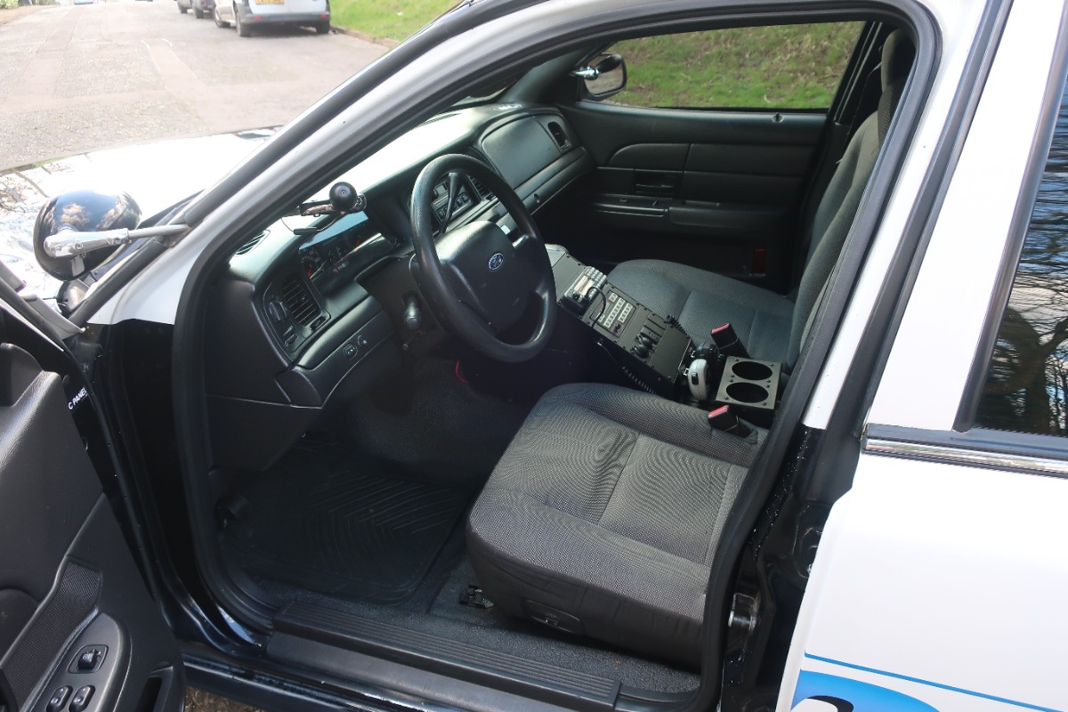 2006 Ford Crown Victoria Image 3