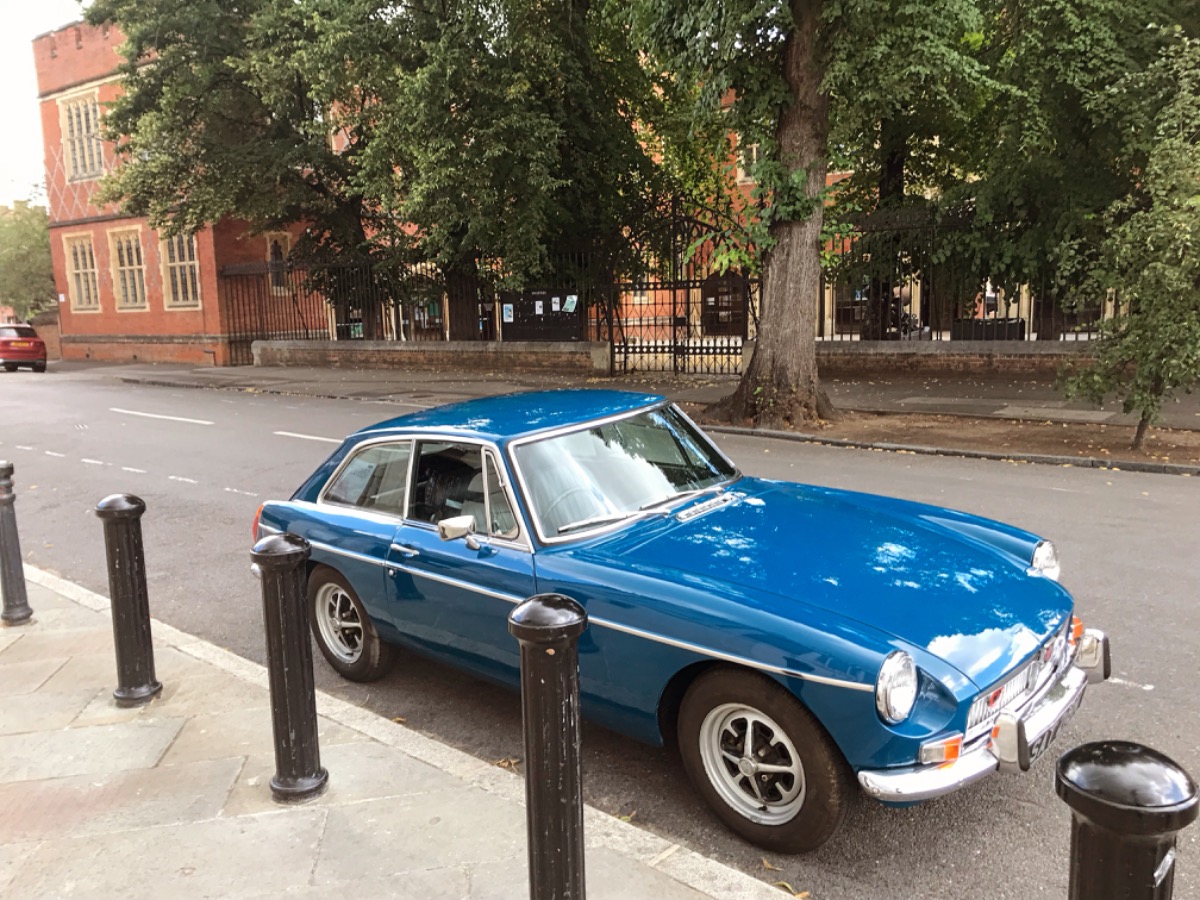 1974 MG B Image 4