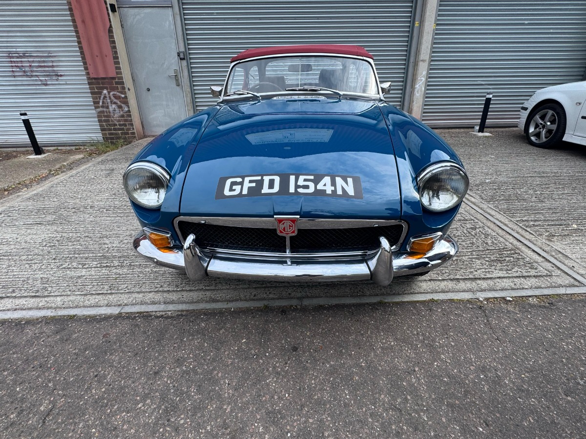 1975 MG MGB Image 2