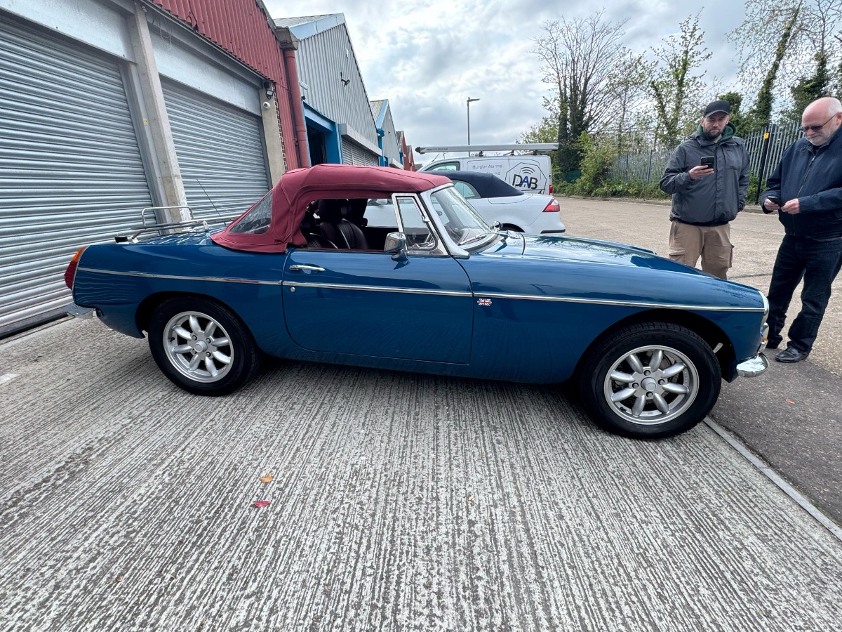 1975 MG MGB Image 3