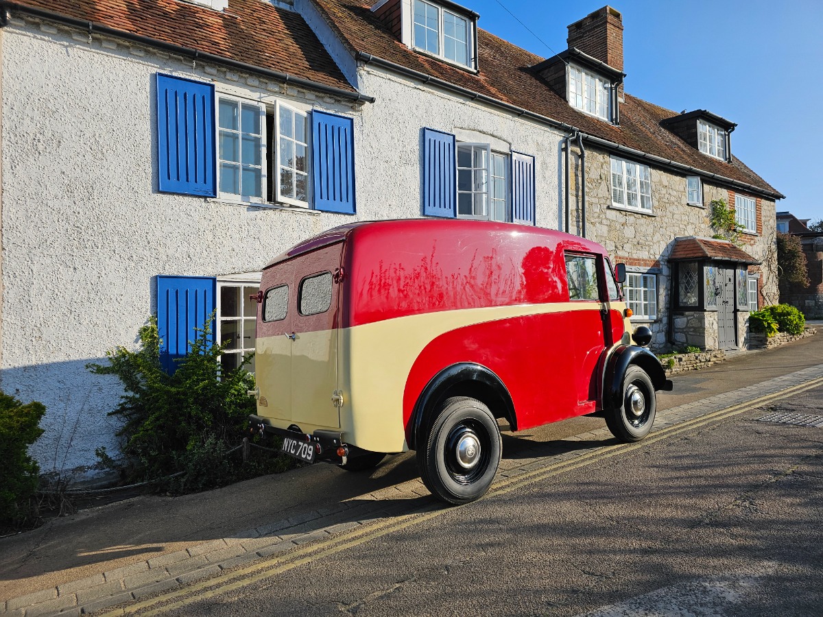 1951 Morris 10Cwt Image 2