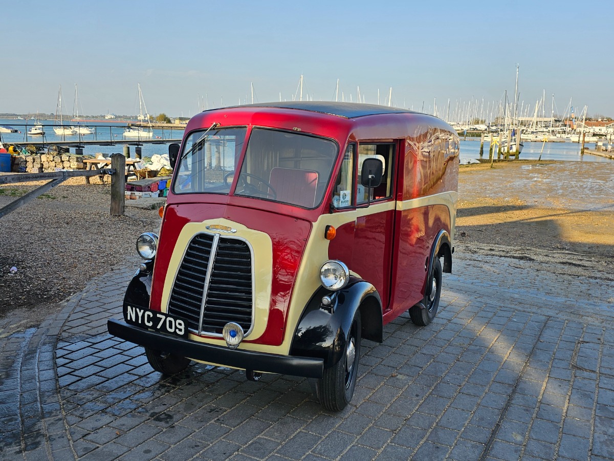 1951 Morris 10Cwt Image 3