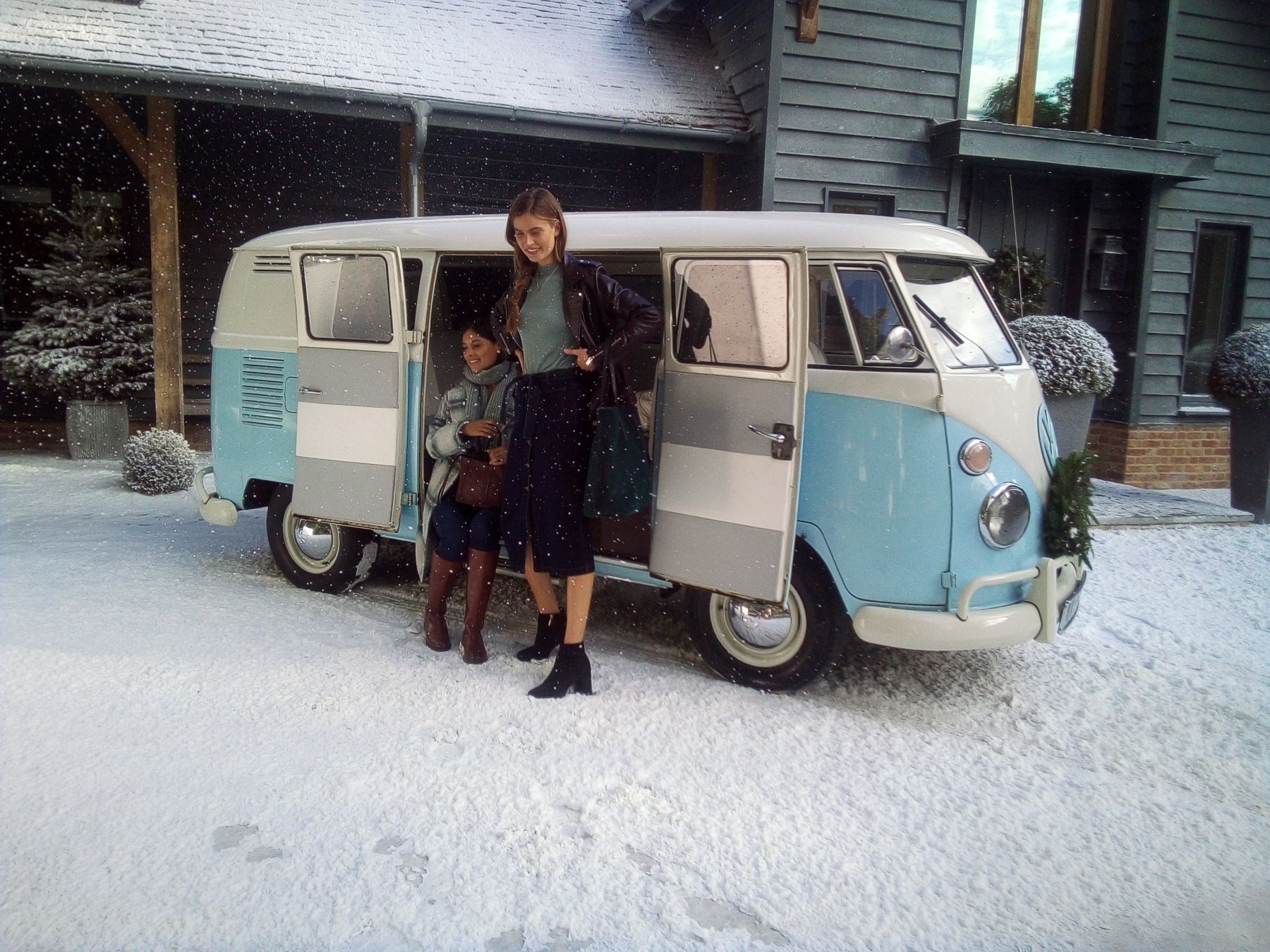 1967 Volkswagen T2 Camper Van / Bus Image 1