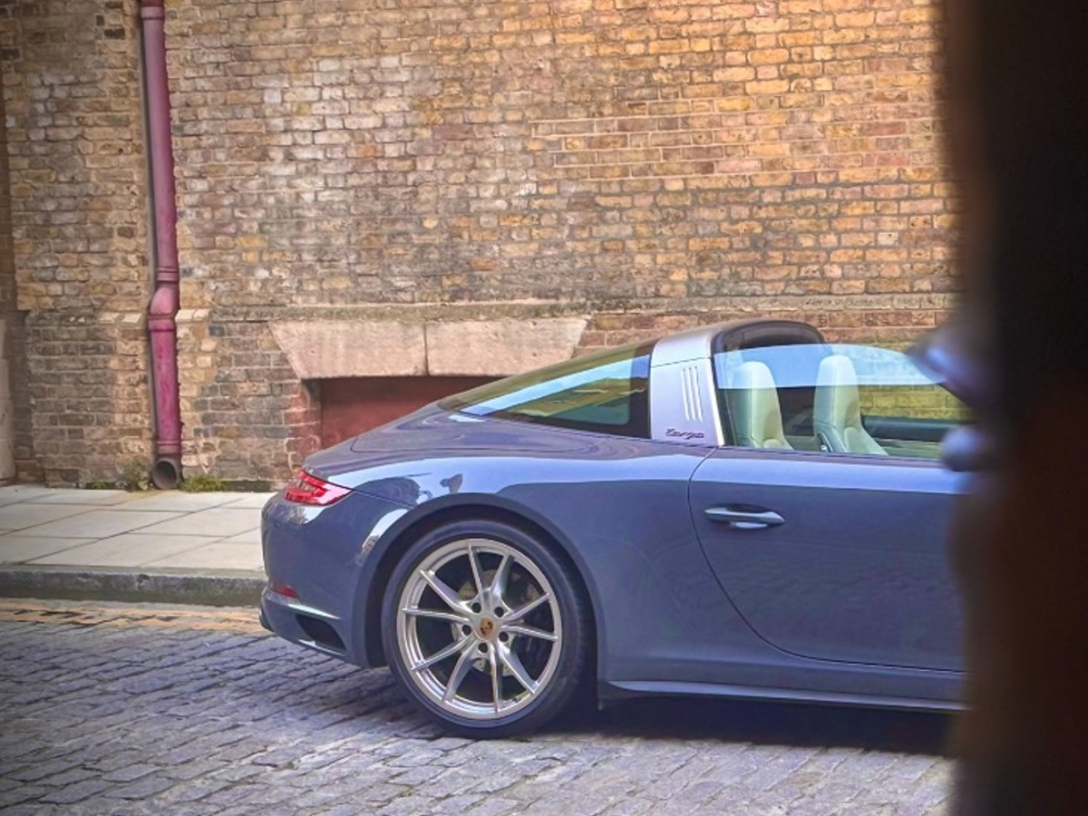 2016 Porsche 911 Image 6