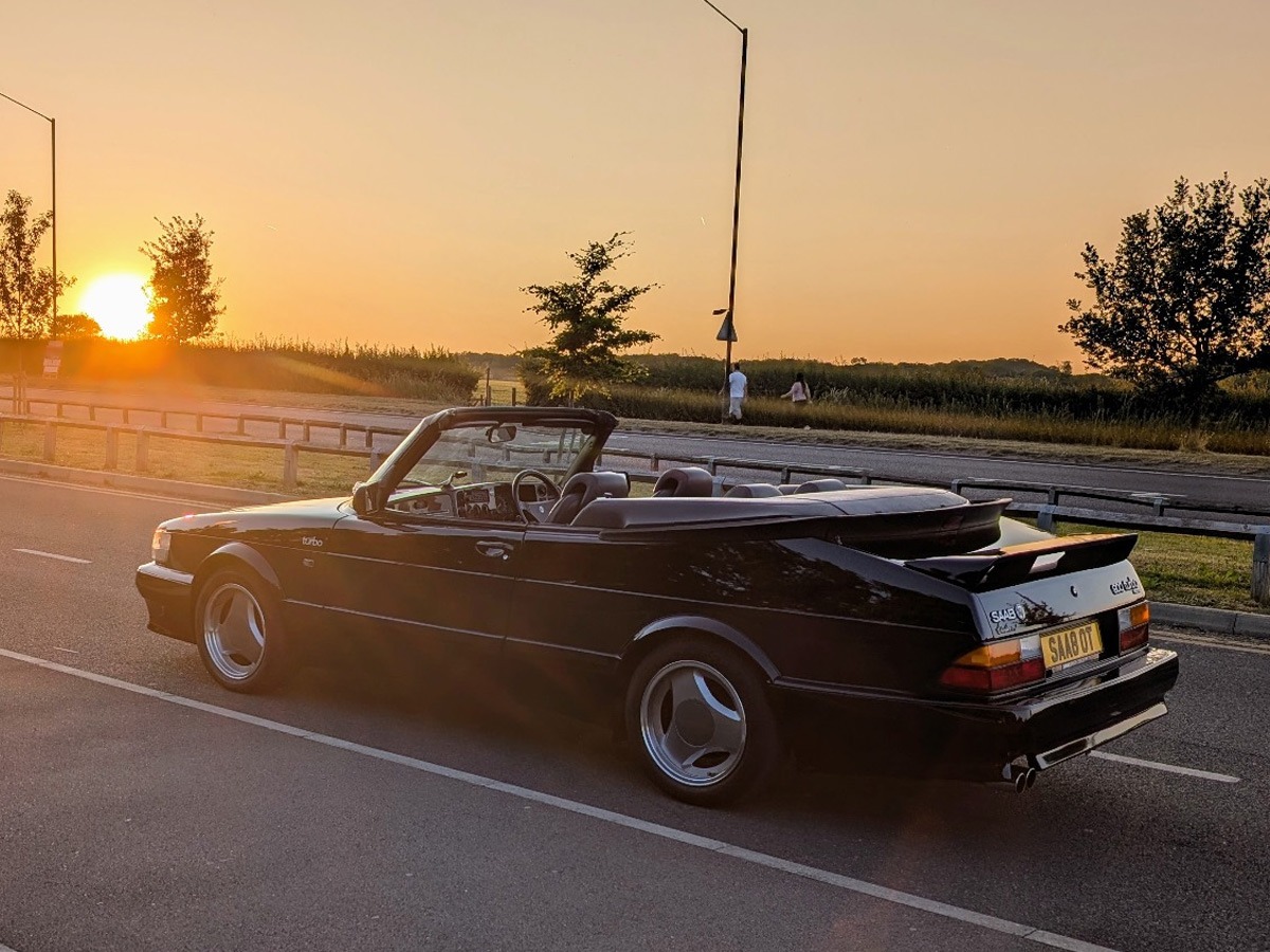 1990 Saab 900 Image 2