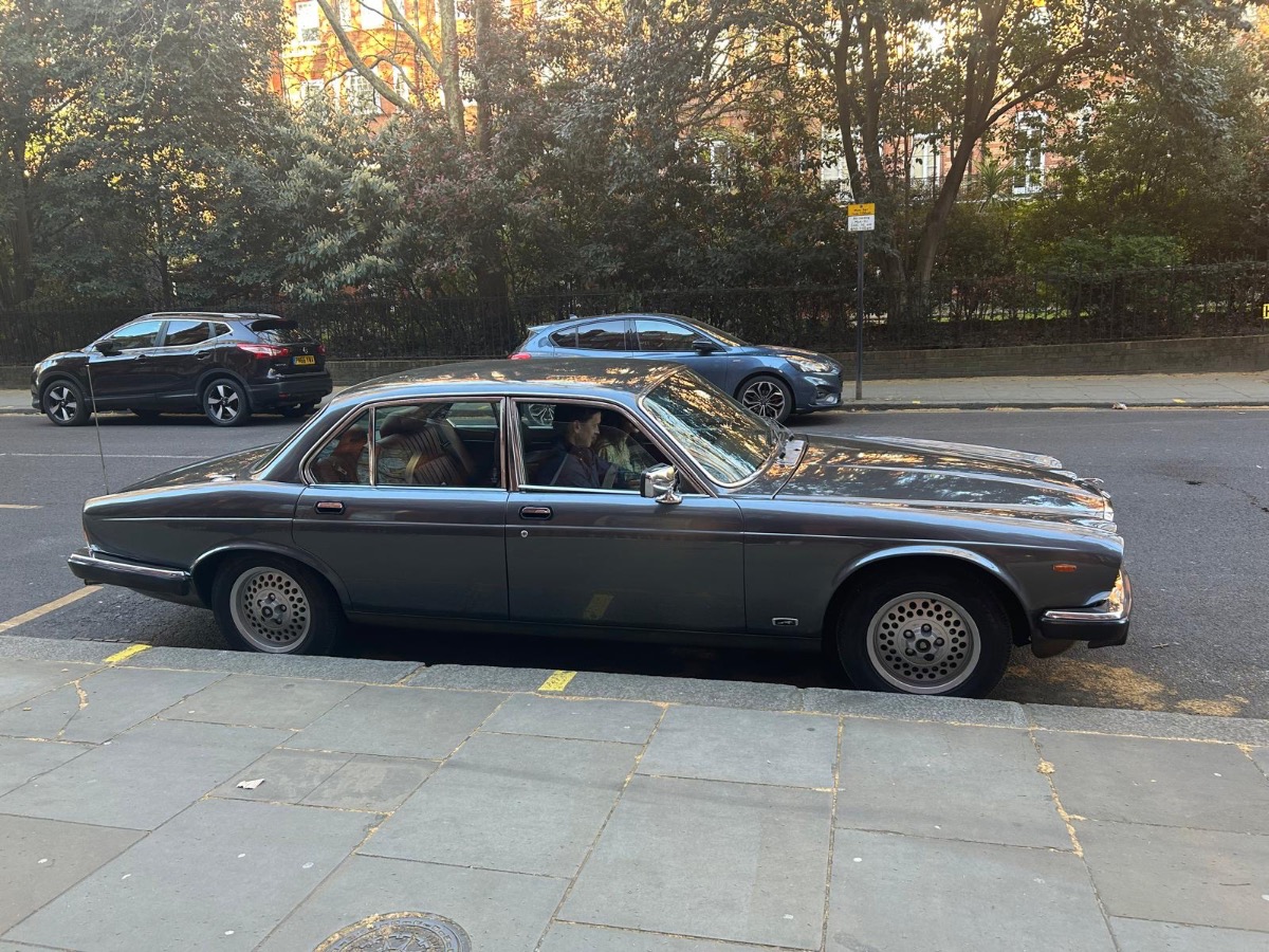 1985 Jaguar XJ6 Image 2