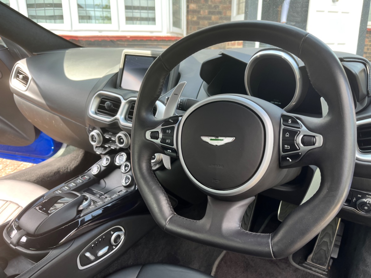 2019 Aston Martin Vantage Image 10