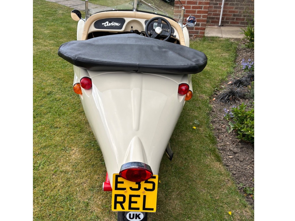 1999 Blackjack Avion Image 4