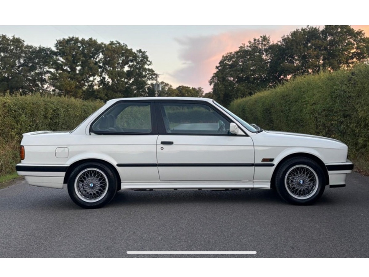 1990 BMW 325 Image 2