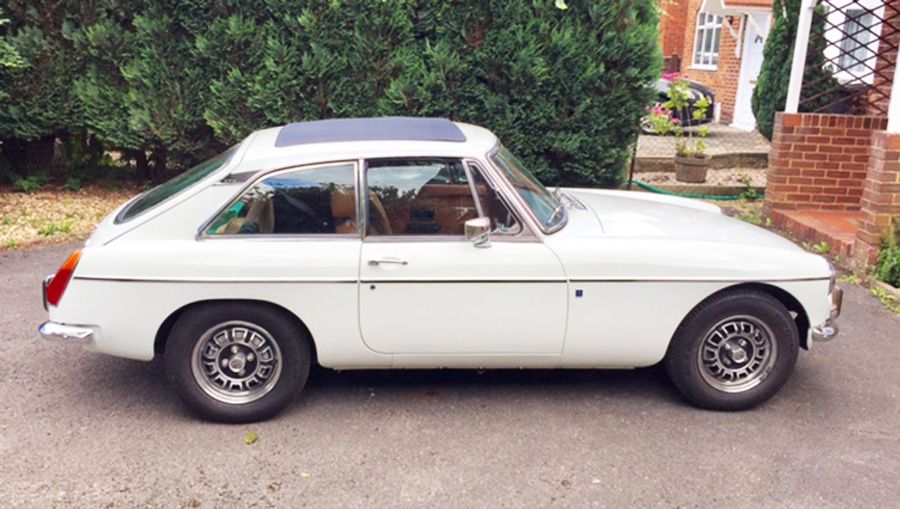 1973 MG B Image 1