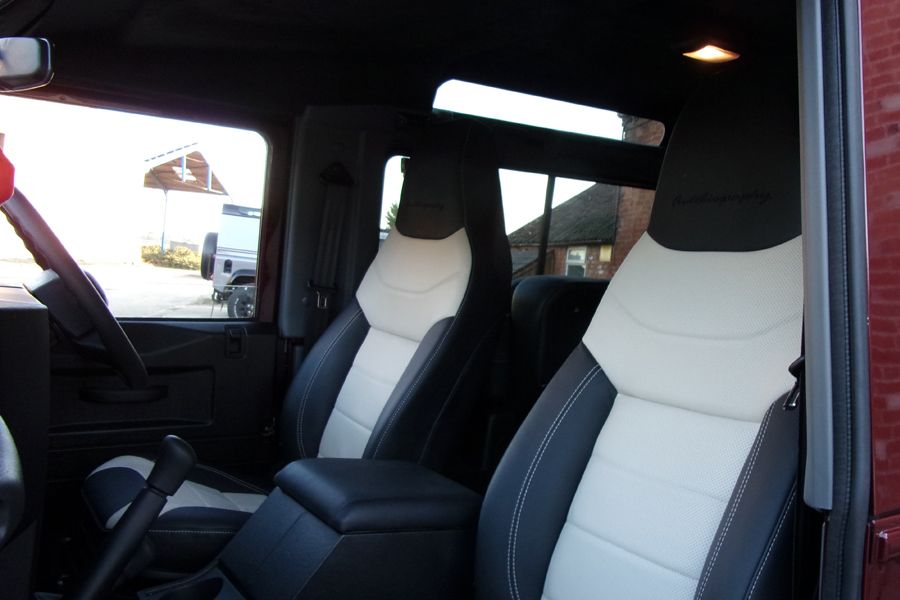 2016 Land Rover Defender Image 4