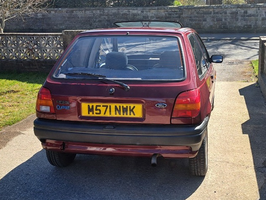 1995 Ford Fiesta Image 4