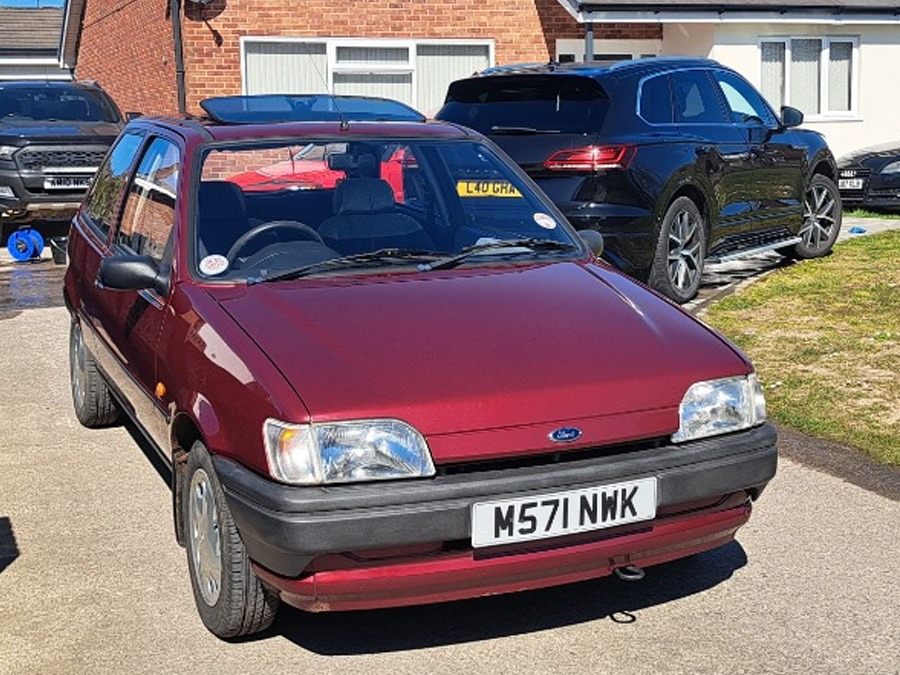 1995 Ford Fiesta Image 1