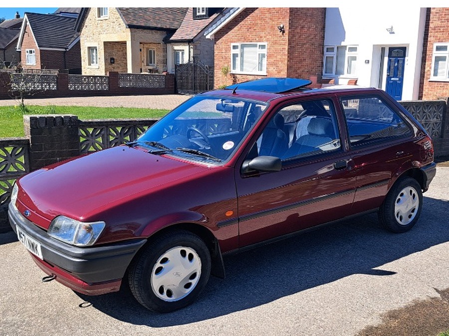 1995 Ford Fiesta Image 2