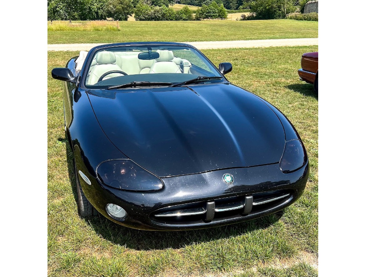 2000 Jaguar XK8 Image 6