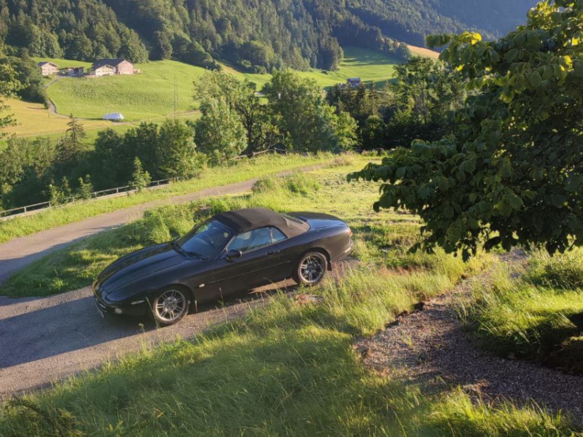 2000 Jaguar XK8 Image 8