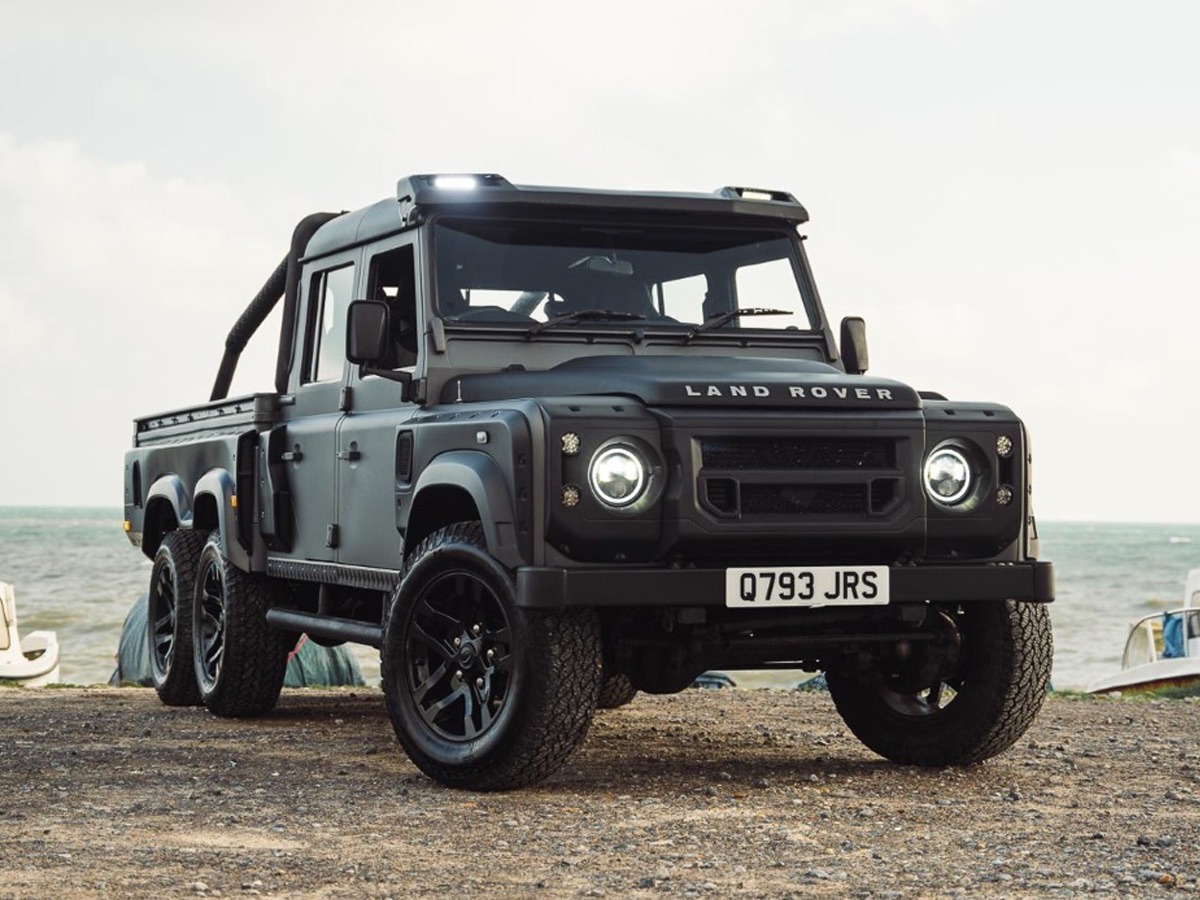 2010 Land Rover Defender Image 1