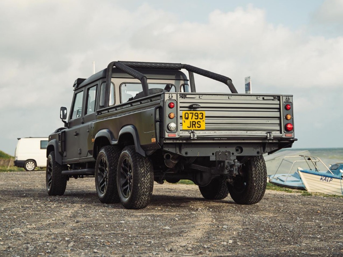 2010 Land Rover Defender Image 3