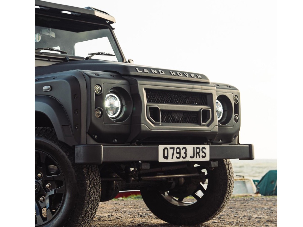 2010 Land Rover Defender Image 4