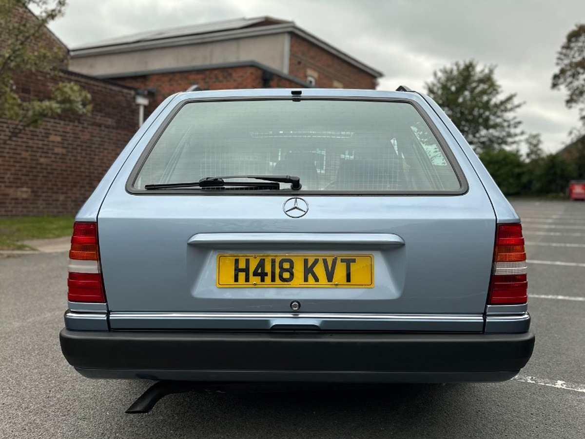 1991 Mercedes-Benz 300TE Image 4