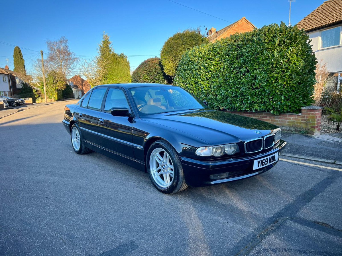2001 BMW 7 Series Image 1
