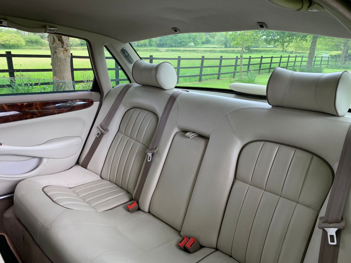 1999 Jaguar XJ Image 3