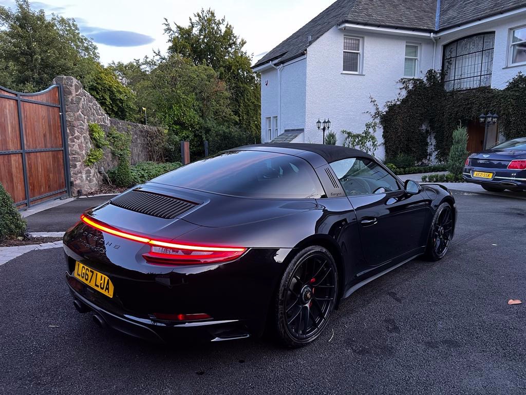 2017 Porsche 911 Image 2