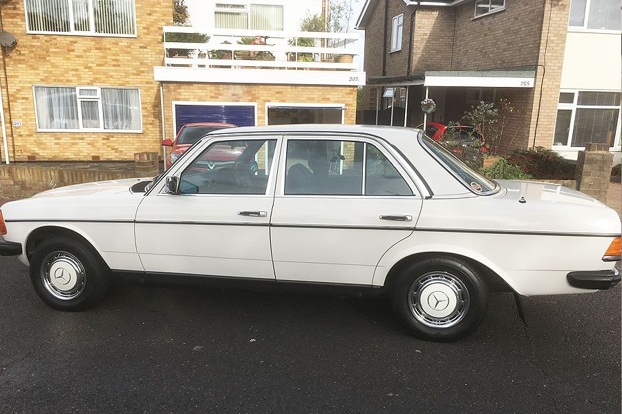 1985 Mercedes-Benz W123 Image 2