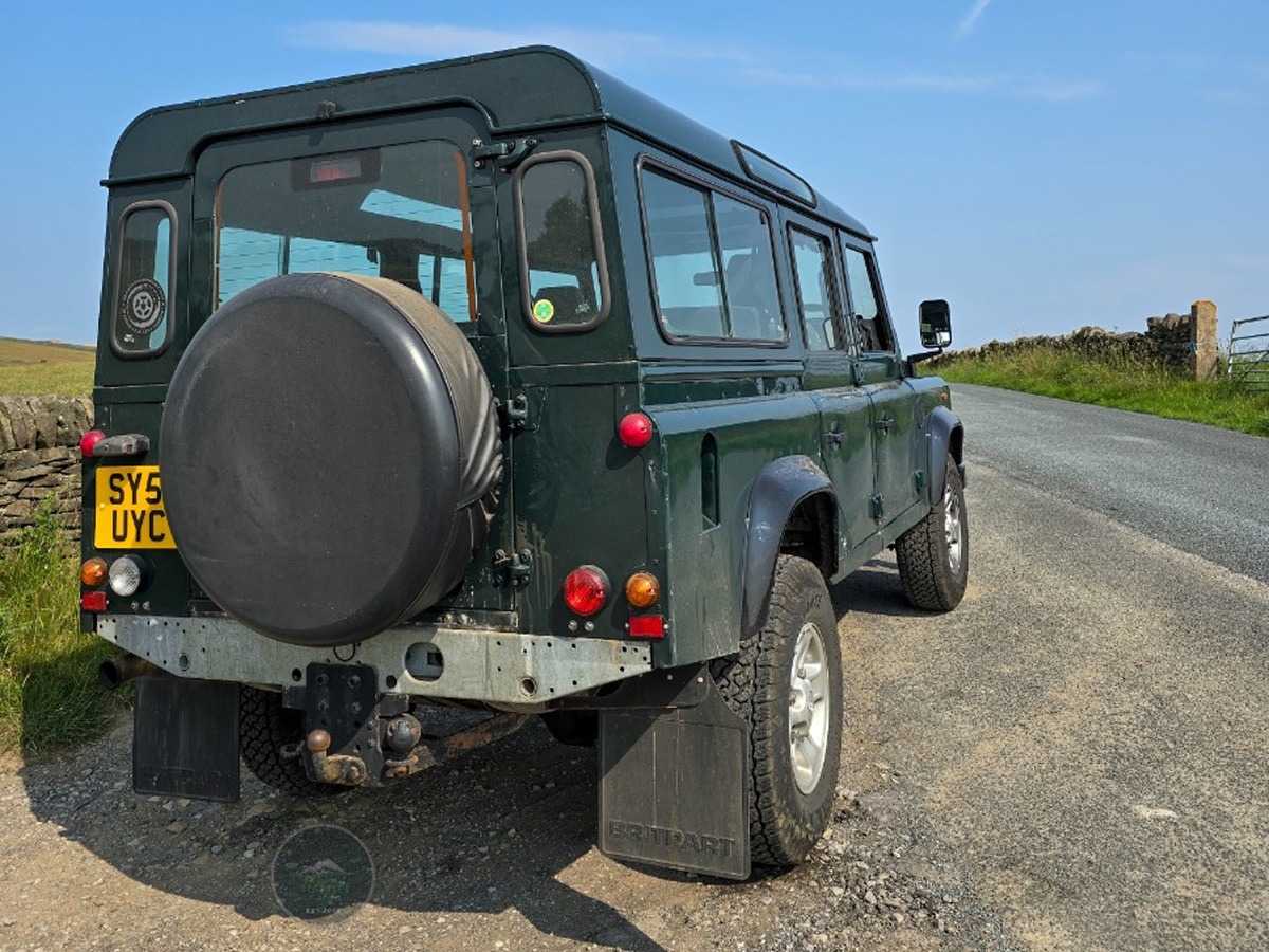 2001 Land Rover Defender 110 Image 3