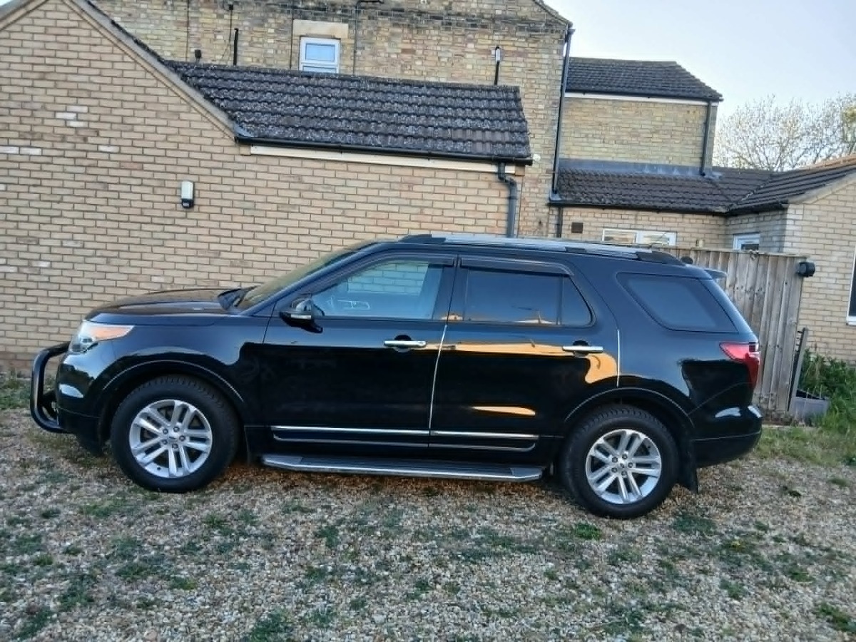 2011 Ford Explorer Image 2