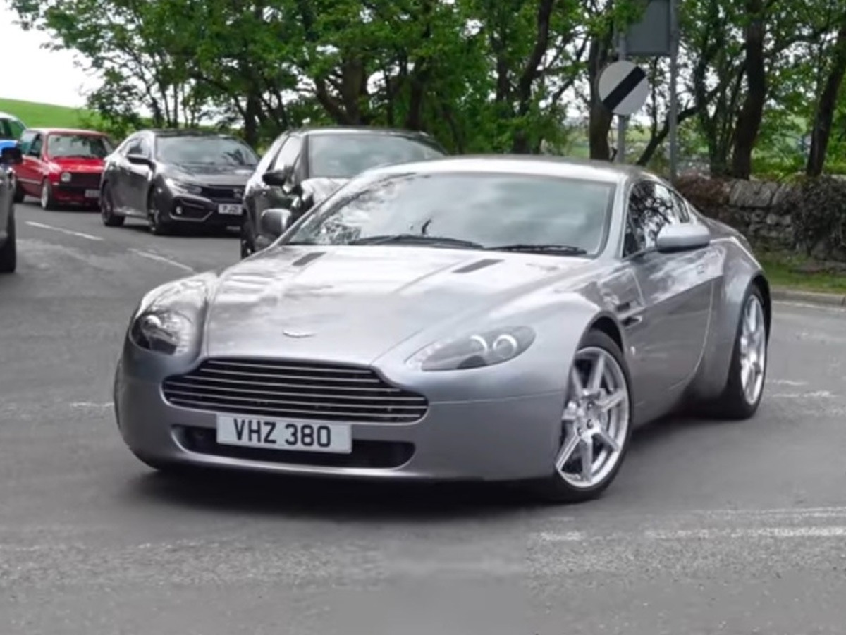 2006 Aston Martin V8 Vantage Image 3
