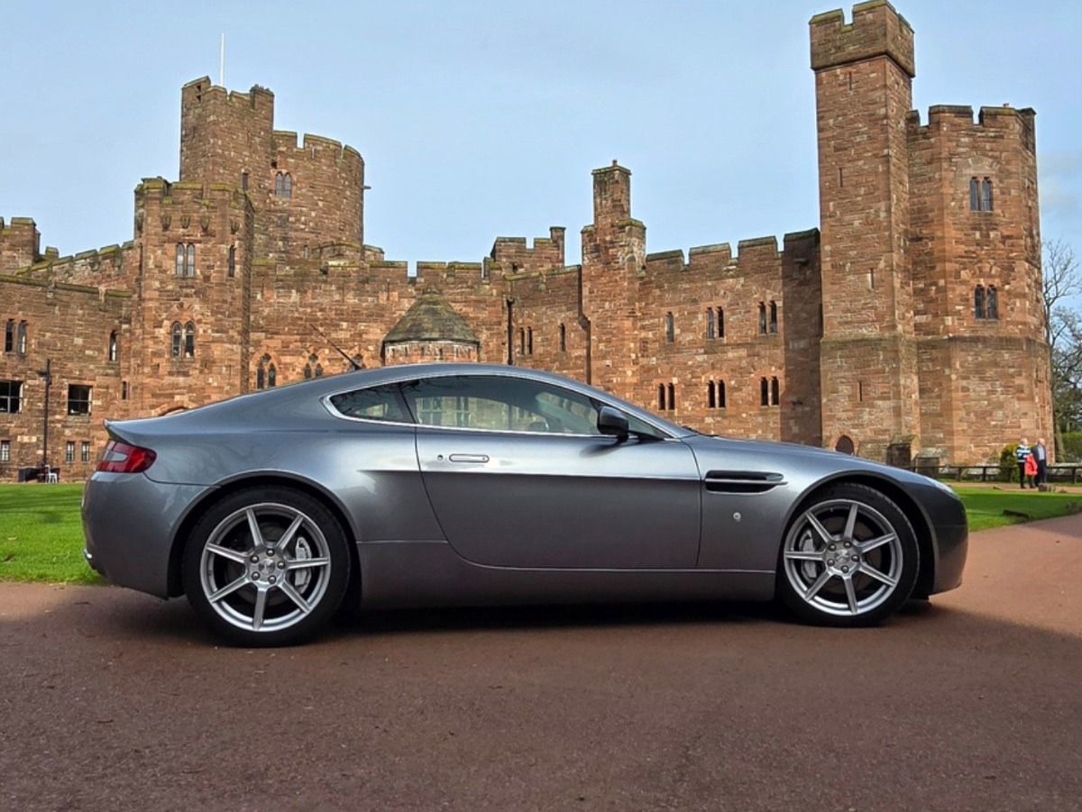 2006 Aston Martin V8 Vantage Image 4